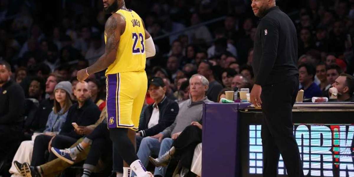 Lakers' Struggles Fuel Ham Rumors as LeBron James Struggles Against Suns