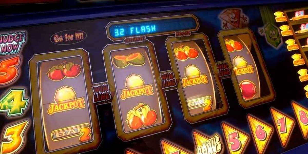 Mastering the Art: How to Play Online Slot