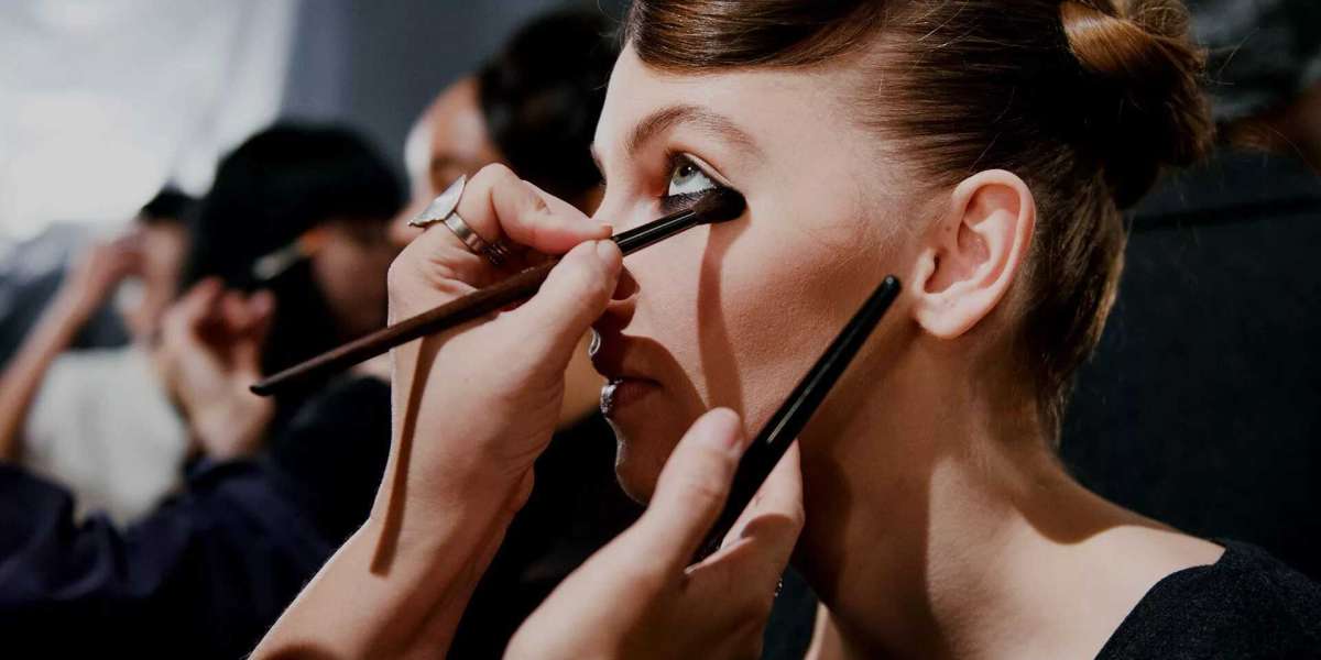 Top 5 Makeup Trends That Are Taking Over Right Now